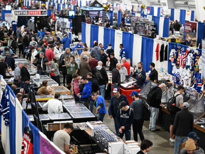 How to Sell Sports Cards at a Card&nbsp;Show
